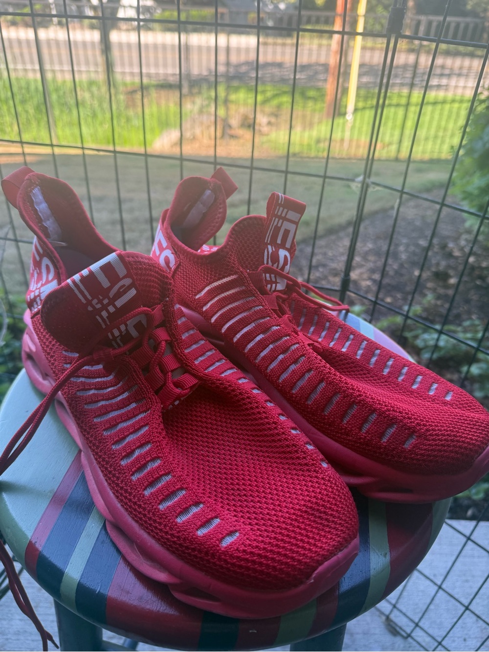 Source Unknown Red Knit Men's Athletic Sneakers